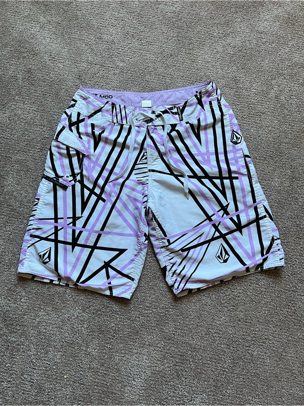 VTG 00’s / Y2K Volcom Stone White Abstract Print Mod Tech Boardshorts